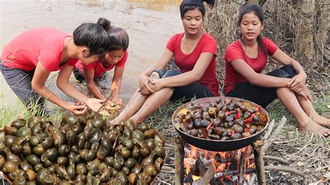 Survival Skills Find Catch Snail In The Lake For Food Cooking Snail