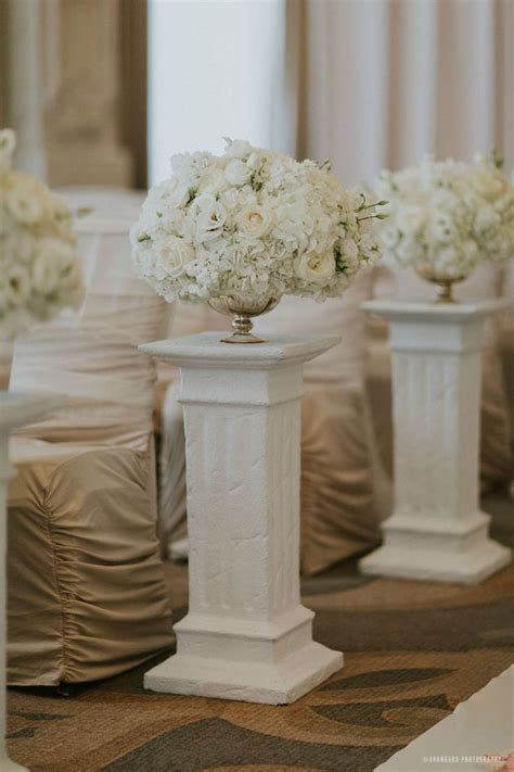 25 Awesome Wedding Pillars Decorations