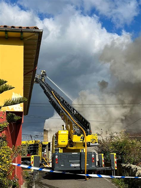 Un Intoxicado Por Inhalaci N De Humos En El Incendio De Una Casa De