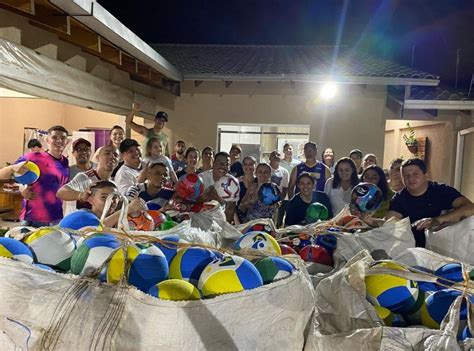 Projeto Crian A Feliz Realiza Futebol Solid Rio E Arrecada Bolas Para