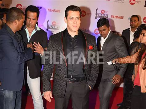 Salman Khan arrives in style at the 62nd Jio Filmfare Awards | Filmfare.com