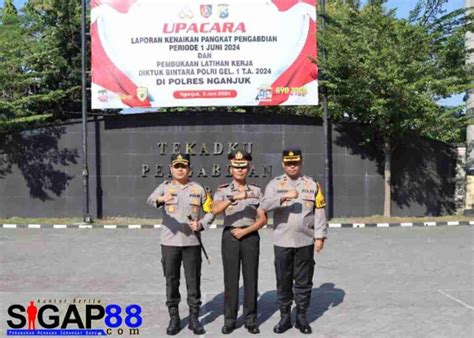 Kapolres Nganjuk Pimpin Upacara Kenaikan Pangkat Pengabdian Dan Buka