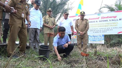 Bupati Sambas Letakkan Batu Pertama Pembangunan Jembatan Berkemajuan Ke