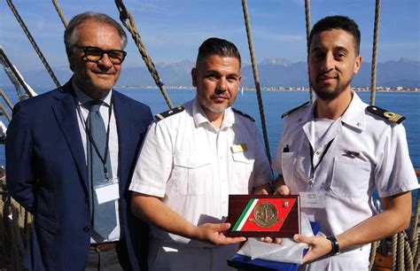 Viareggio Shopping Di Lusso In Passeggiata Per I Crocieristi Della Sea