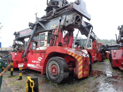 Leilão Online - Empilhadeira de grande porte, tipo Reach Stacker Ferr