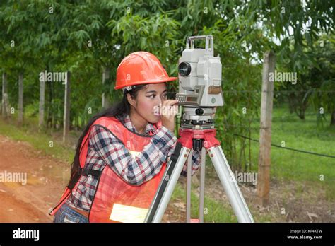 Female Surveyor Theodolite Hi Res Stock Photography And Images Alamy