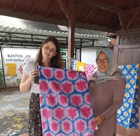 Mahasiswa Bule Tertarik Dengan Batik Perajin Surabaya Jatimpedia