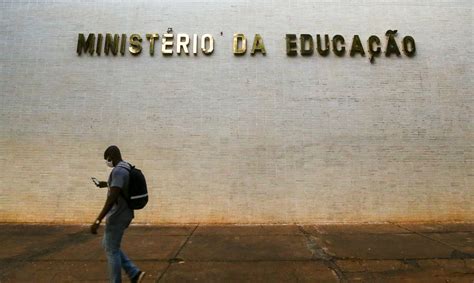 Mec Investe R Milh Es Em Escolas E Forma O De Professores Em