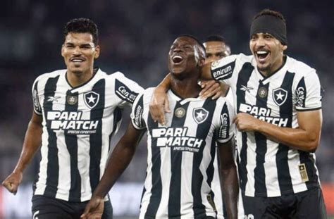 Botafogo Vence Atl Tico Mg Autoridade E Segue Na Briga Pela Lideran A