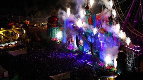 A Night At Tomorrowland Youtube