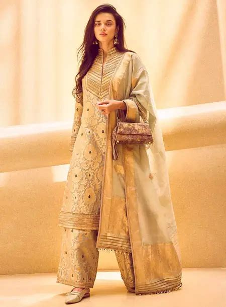 Stylish And Trending Diwali Outfit Ideas For Women Efashiontribe