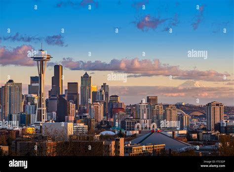 Seattle Washington Skyline From Famous Kerry Park Stock Photo Alamy