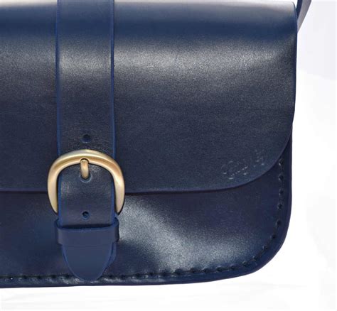 Sac bleu marine en cuir pour femme à bandoulière P tit Marn Cuirs Ney