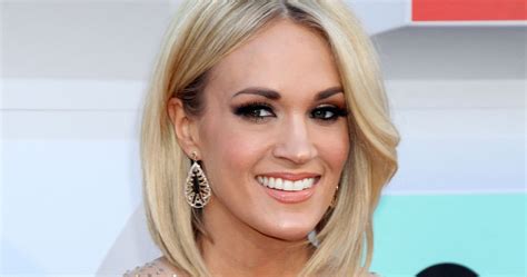 Carrie Underwood Announces The Gender Of Her Second Baby At The CMAs