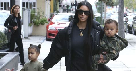 Kim Kardashian et ses enfants North et Saint déjeunent en famille au