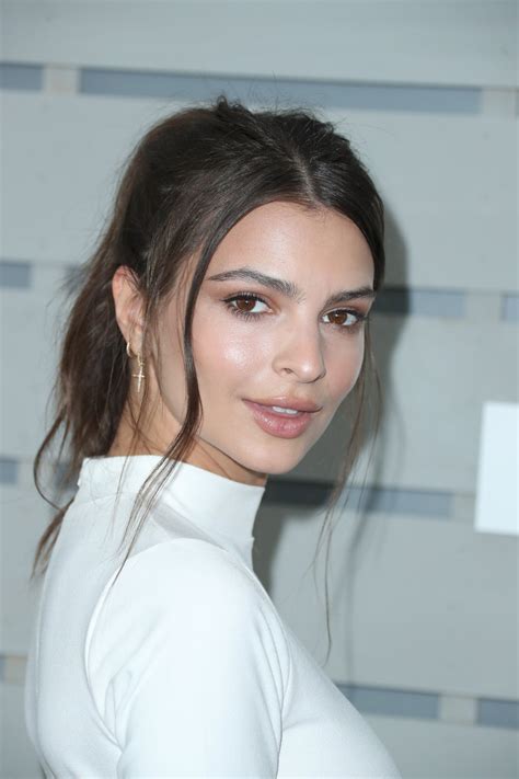 Emily Ratajkowski Hot Celebs Home