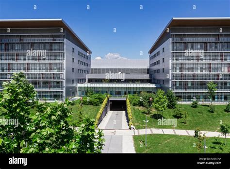 Modern hospital hi-res stock photography and images - Alamy