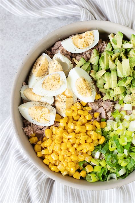 Healthy Tuna Avocado Salad With Eggs - Healthy Life Trainer