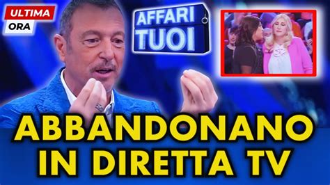 Choc Ad Affari Tuoi Anna E Agnese Abbandonano Lo Studio In Diretta Tv