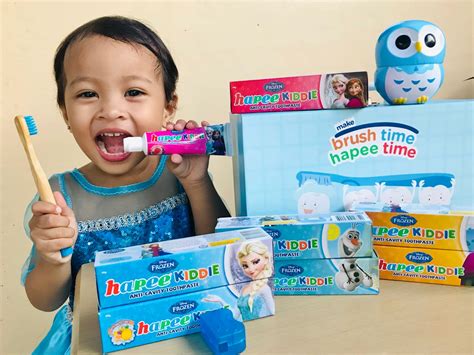 How To Get Your Toddler Brush Their Teeth Make Brush Time A Hapee Time