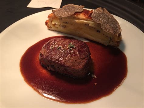 Filet De Chevreuil Sauce Poivrade Et Tourte De Pomme De Terre Aux