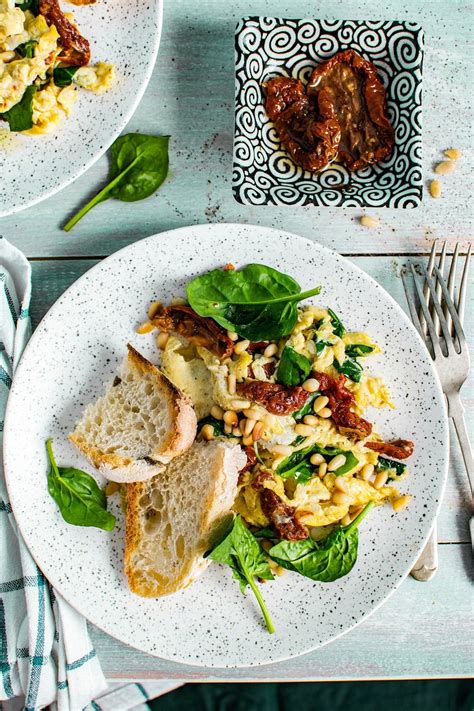 Scrambled eggs with spinach and | Premium Photo - rawpixel