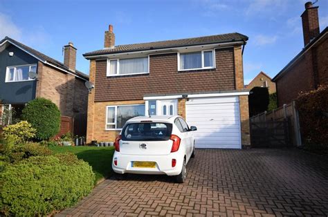 Hall Park Avenue Horsforth Leeds West Yorkshire 3 Bed Detached House