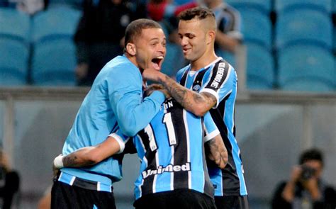 Grêmio vence e é o novo líder da Série A do Brasileiro ND Mais