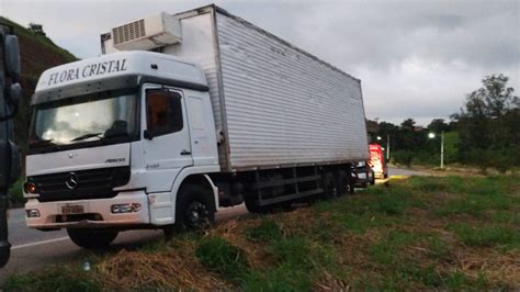 Motorista Passa Mal Invade Canteiro Central Em Nova Era Babados E