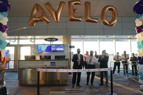 Amid Music And Cake Avelo Airlines Launches New Haven Route From Tpa