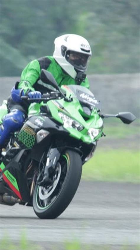 Daftar Harga Dan Spesifikasi Kawasaki Ninja ZX 25R 4 Silinder Di Tahun