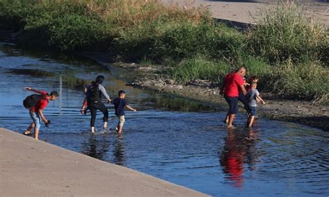 Juez Federal Bloquea Regla Del Título 42 Que Permitía Expulsar Migrantes