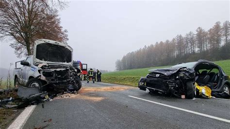 Wenden Frontal Zusammensto Im Kreis Olpe K Nach Unfall Voll Gesperrt