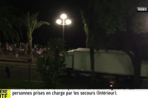 Attentat de Nice l image de poupée symbole de l horreur Photo