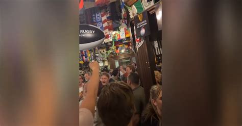 Video I Tifosi Del Feyenoord Si Radunano Al Pub Shamrock Al Colosseo