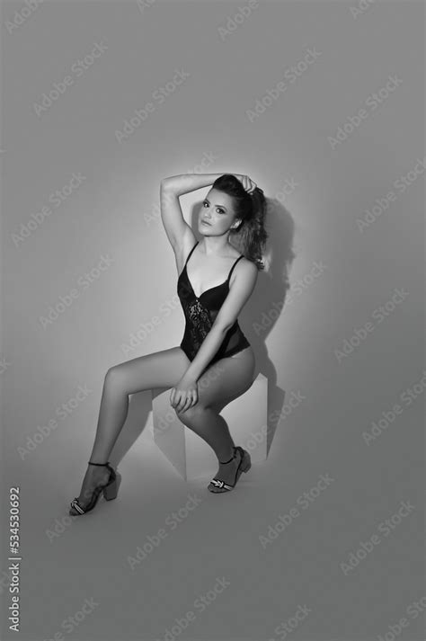 Linda Mulher Bela Ensaio Feminino Lingerie Boudoir Fotografia Sexy Sensual Stock Photo Adobe Stock