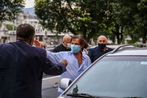 Roberto Carlos Se Despede De Erasmo Carlos Em Vel Rio