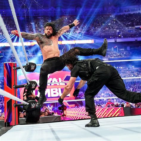 Roman Reigns Vs Seth Freakin Rollins Universal Title Match Photos Artofit