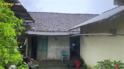 Hujan Masih Tak Reda Main Ke Rumah Emak Makan Bakso Bersama Nikmat