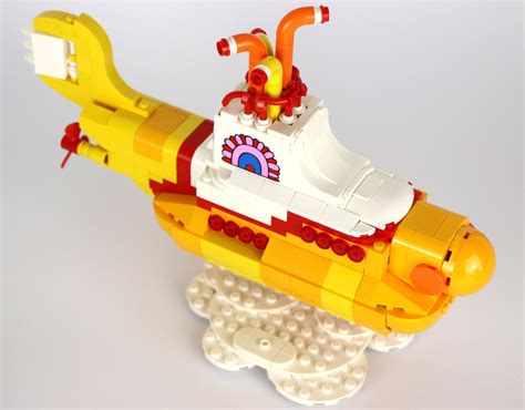 ukonio - LEGO Ideas The Beatles Yellow Submarine im Video: Untertauchen!