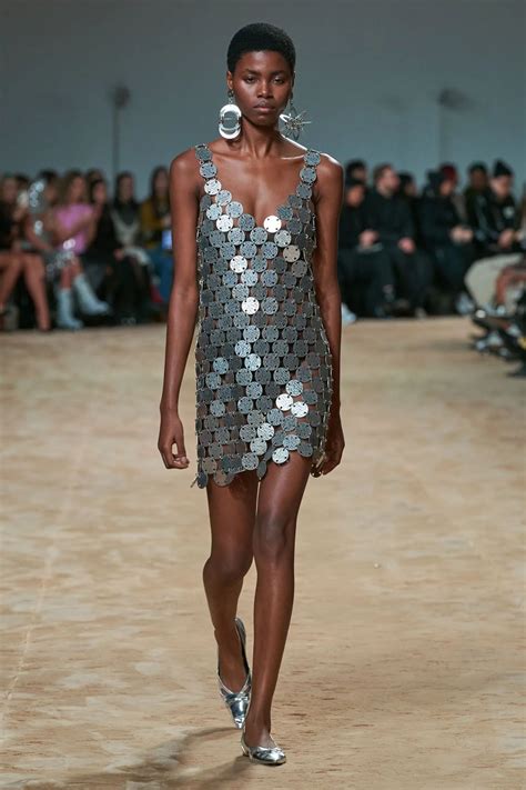 Julien Dossena Rinde Homenaje A Paco Rabanne En Par S Fashion Week