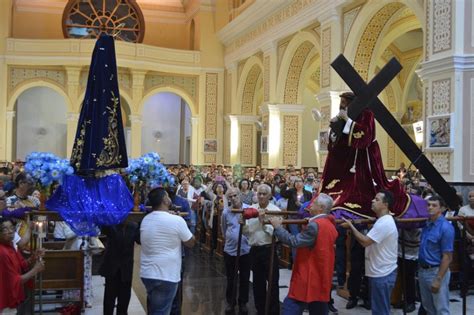 Encontro Entre Imagens Do Senhor Dos Passos E Nossa Senhora Emociona