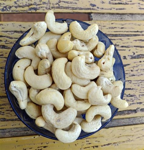 Creamy White W Cashew Nuts Packaging Type Plastic Packet Shelf