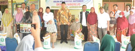 86 720 KPM Se Kabupaten Sidoarjo Terima Bantuan Pangan Beras 10 Kg 3