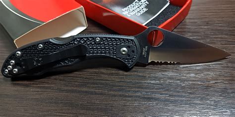 Spyderco Delica Half Serrated Reibert Info