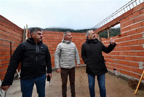 Arcioni recorrió la obra de ampliación del Hospital Rural de Lago Puelo