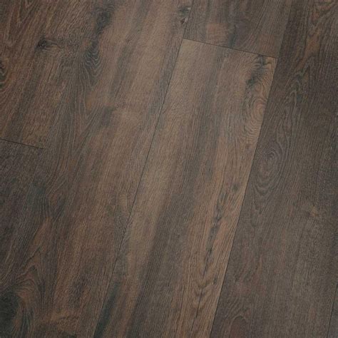 Pergo Xp Hudson Brown Oak 10 Mm T X 748 In W X 4724 In L Laminate Flooring 1963 Sq Ft