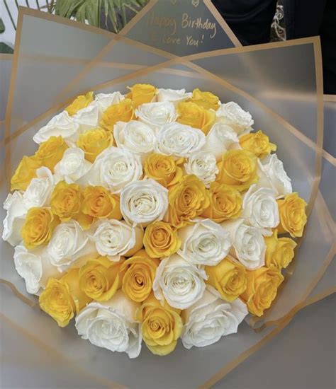 Luxury Floral Bouquet with Yellow and White Roses