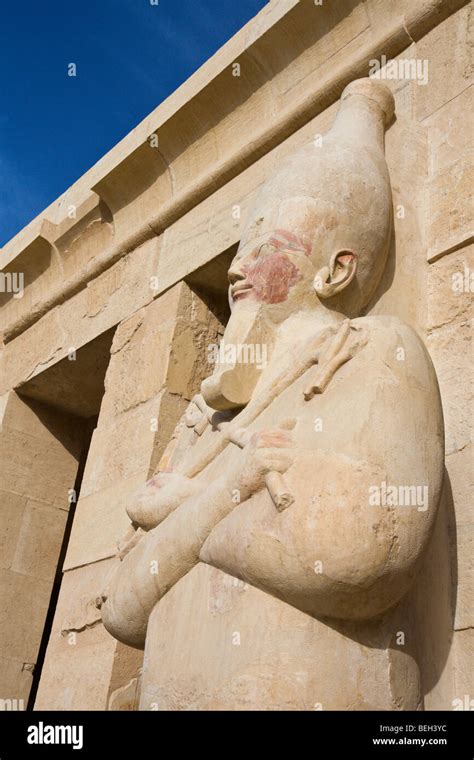 Queen hatshepsut statue hi-res stock photography and images - Alamy