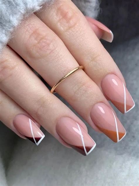 Beautiful Nail Designs Made With Nude Polish Gold Gel Nails Stylish Nails Gel Nails
